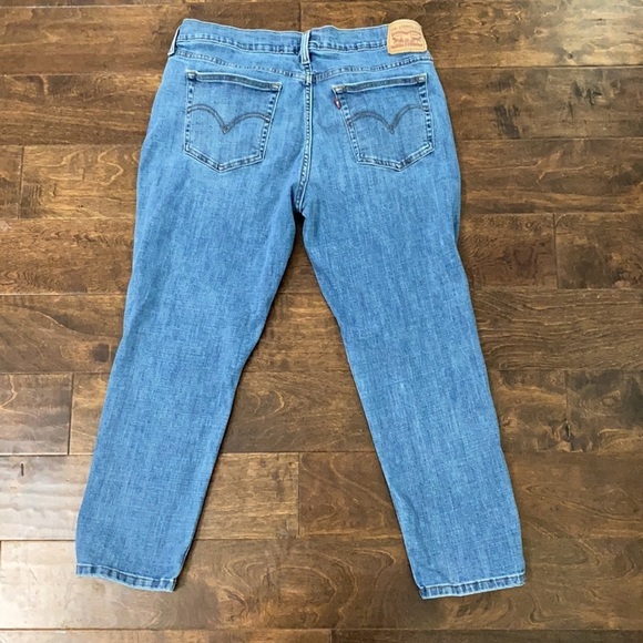 Levi’s Distressed Boyfriend Jeans 32x27 EUC - Picture 5 of 8